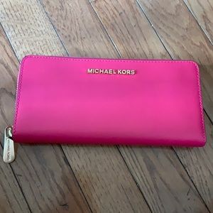 women’s michael kors wallet